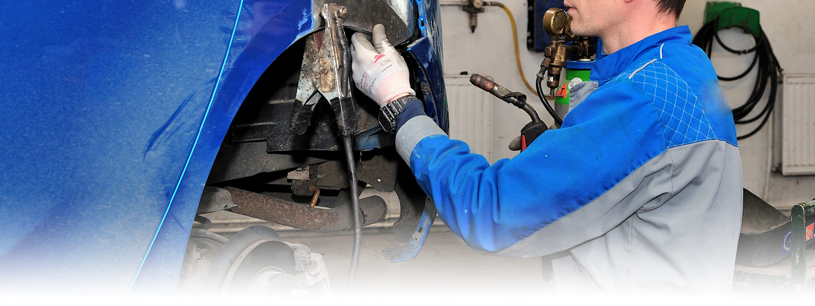 Man welding blue car